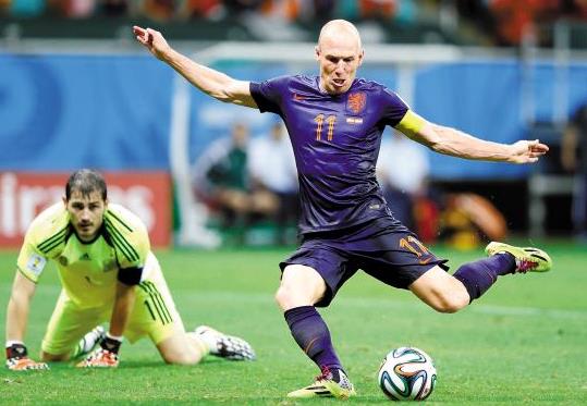 罗本左脚世界波兜射死角破门,内切兜射梅开二度罗本