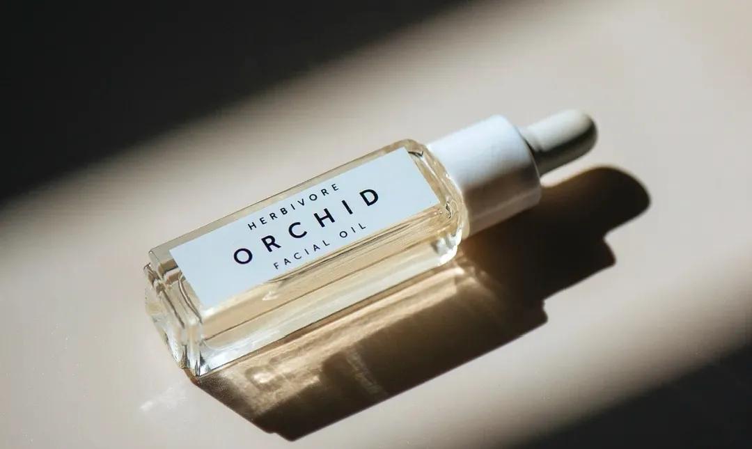 别换粉底了，卡粉真不是它的问题