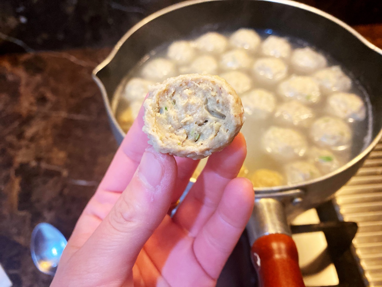 用花鲢做鱼丸还是用草鱼做鱼丸好,草鱼做劲道鱼丸做法