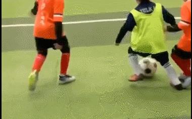 中国神童惊艳世界惊呆外国人,6岁足球神童震惊世界