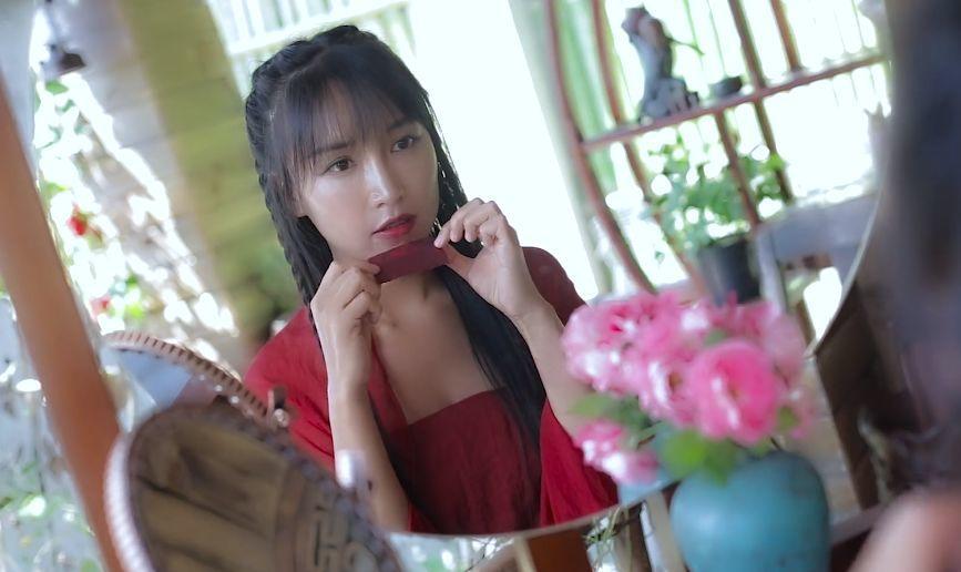 她凭“中华之美”圈粉海外，却被国内网民骂成筛子