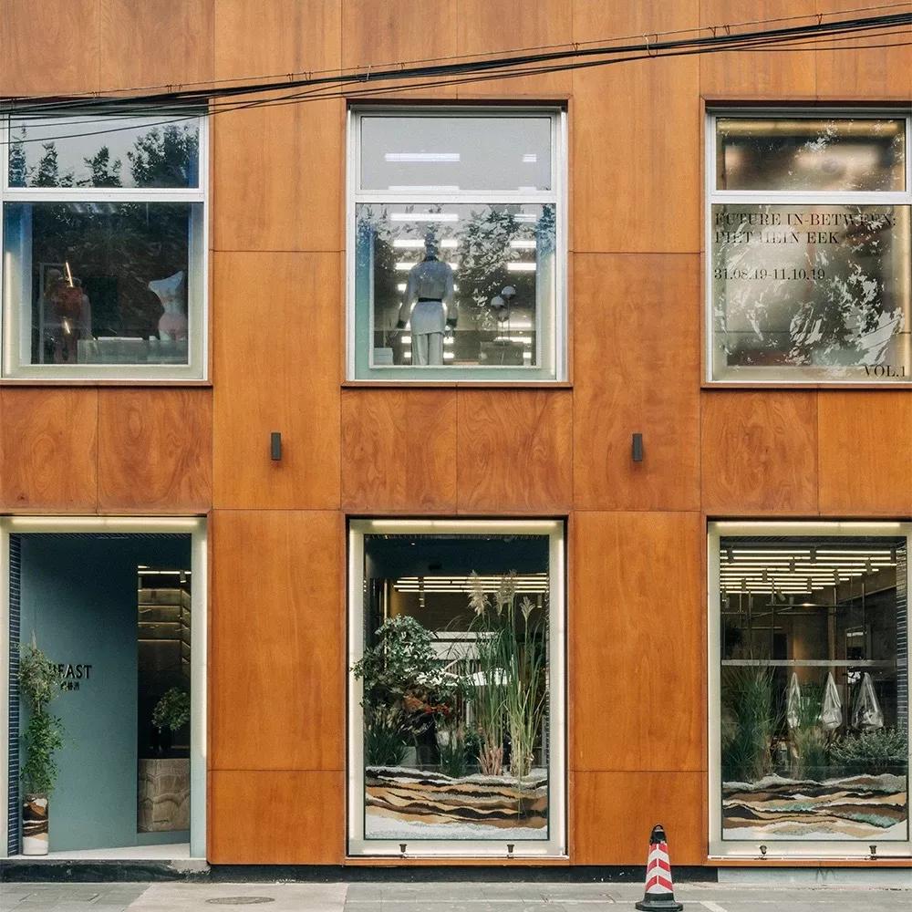 prada跟nike联名海报,pradanike合作款