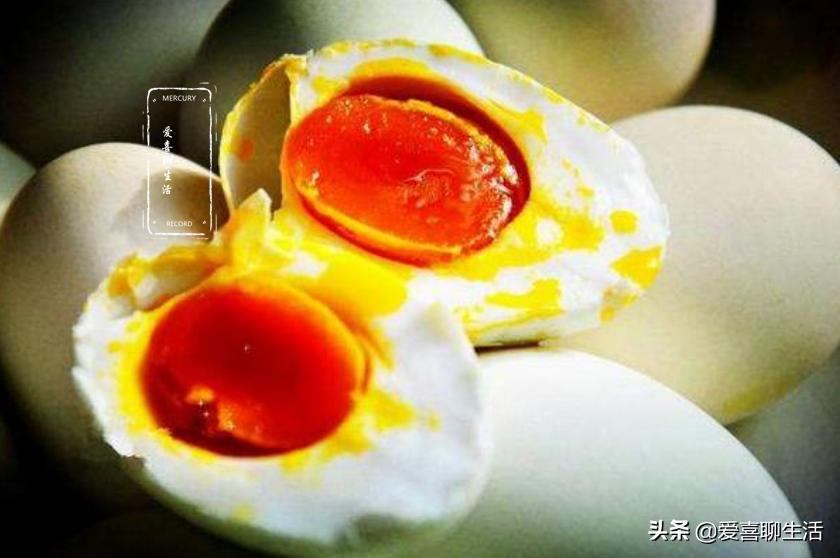 老祖宗的腌制咸鸭蛋的方法,50年腌制咸鸭蛋老方子