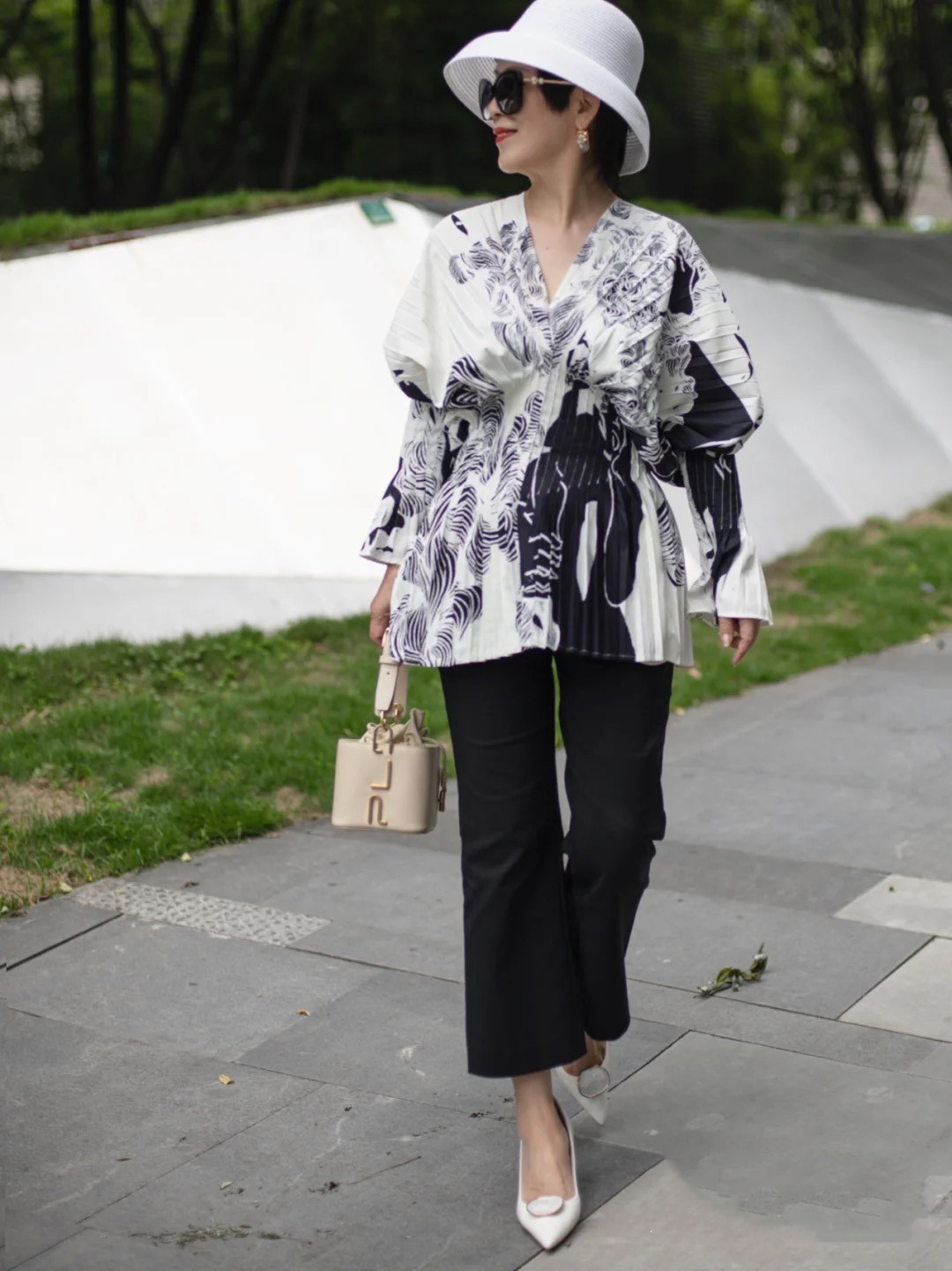 中年女性穿衣风格有哪些,中年女性怎么穿搭才时尚