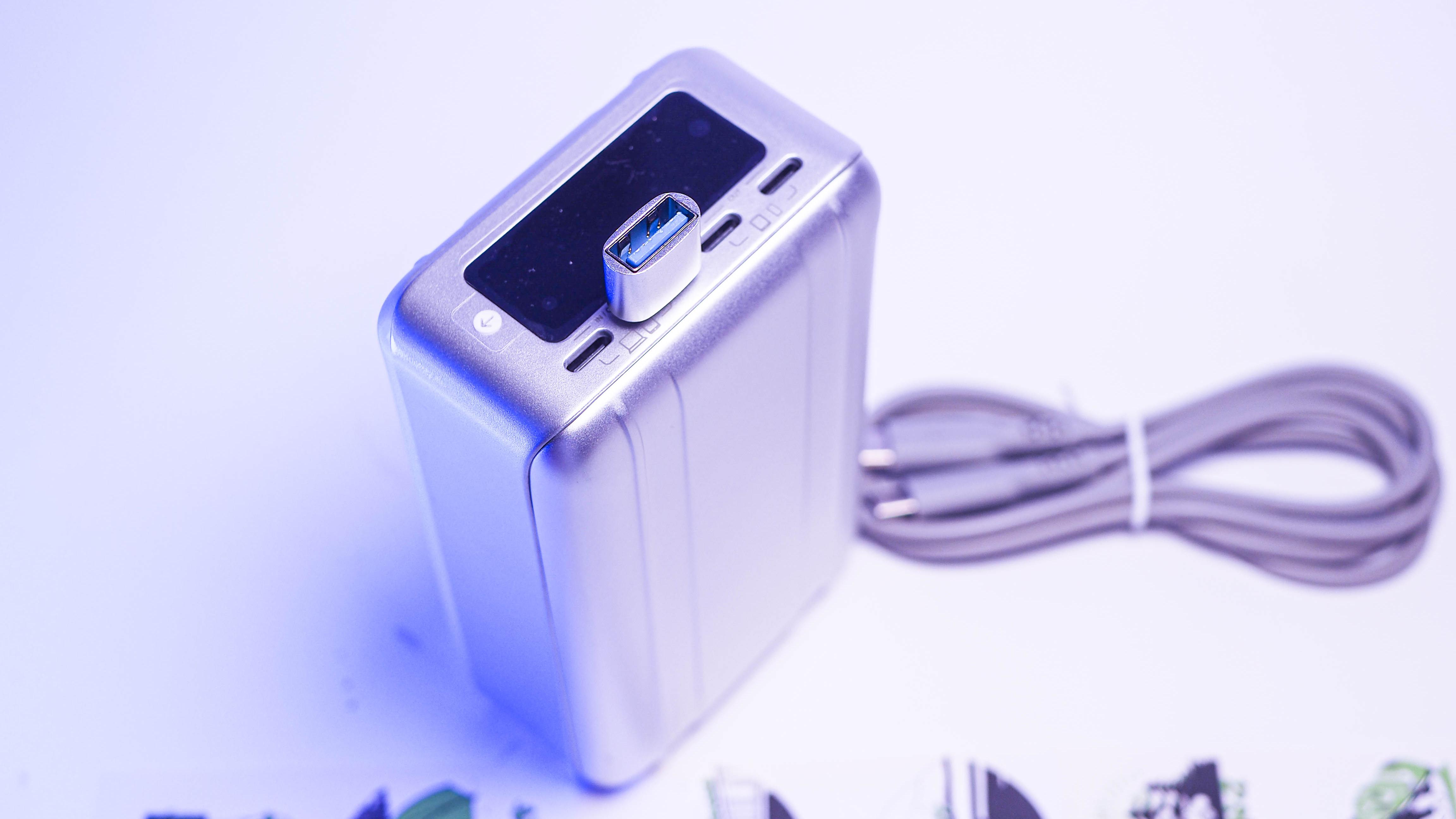 出行好帮手——征拓SuperTankPro超级移动电源