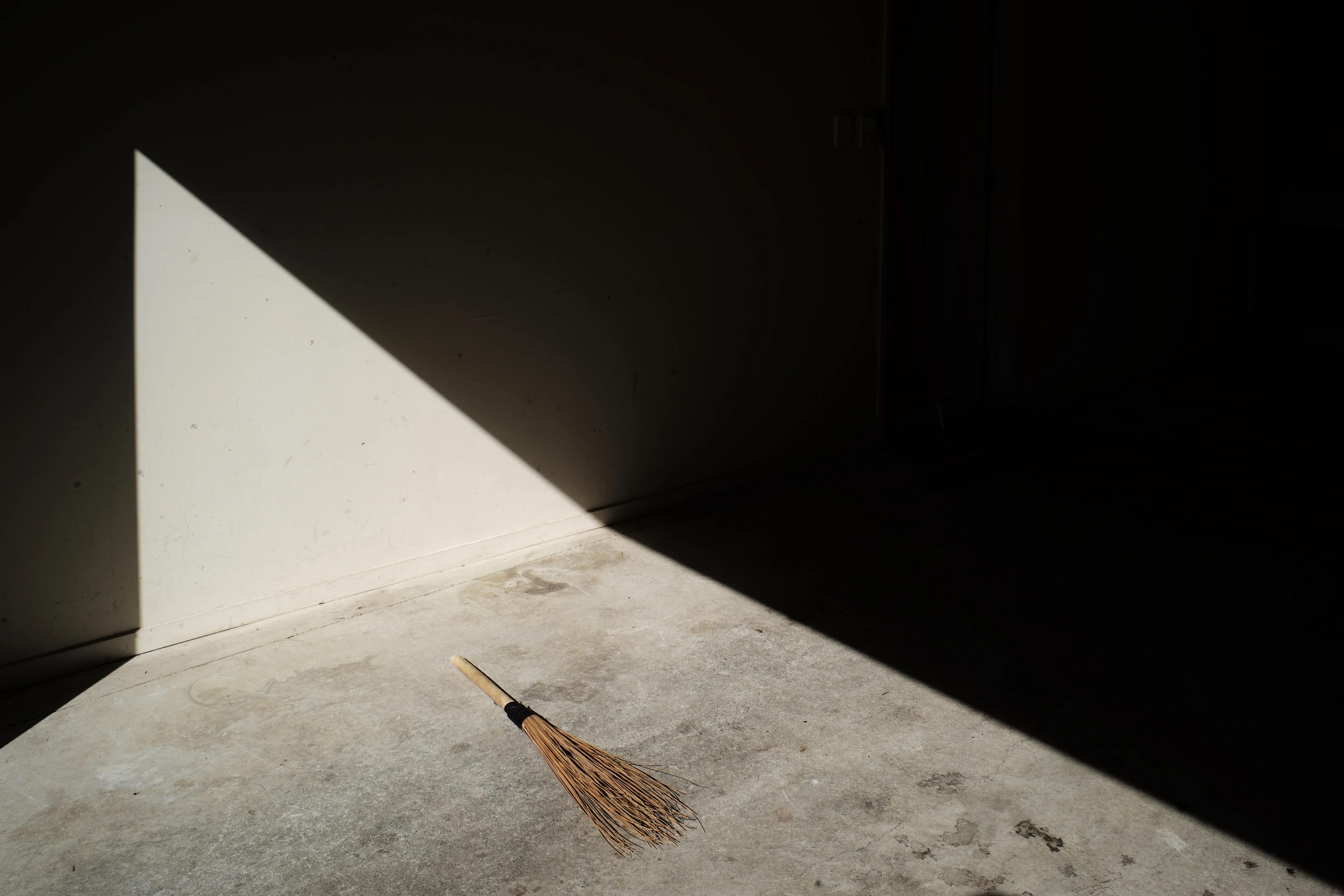 他获得了三等奖英文,他获得了很多奖项的英语