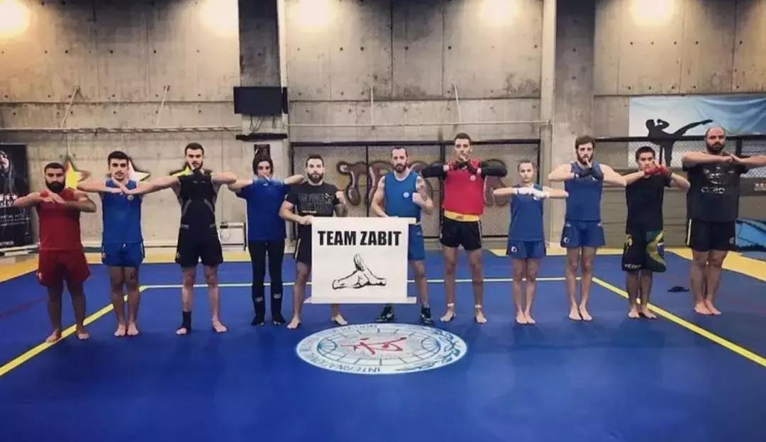 武术中抱拳礼有什么讲究,散打抱拳礼教学