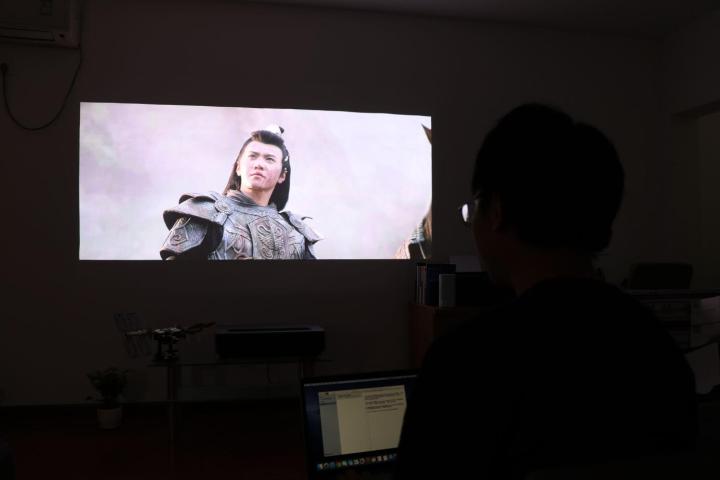 激光投影4k哪个最好,激光投影和灯泡投影哪个好