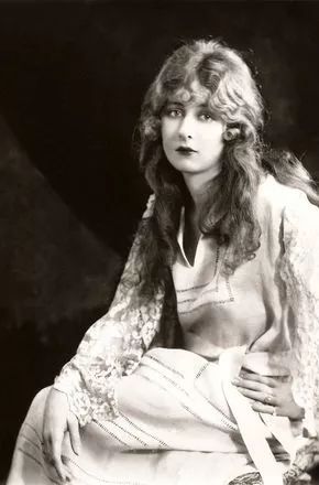 卓别林人生如戏还是狗血,卓别林几段爱情