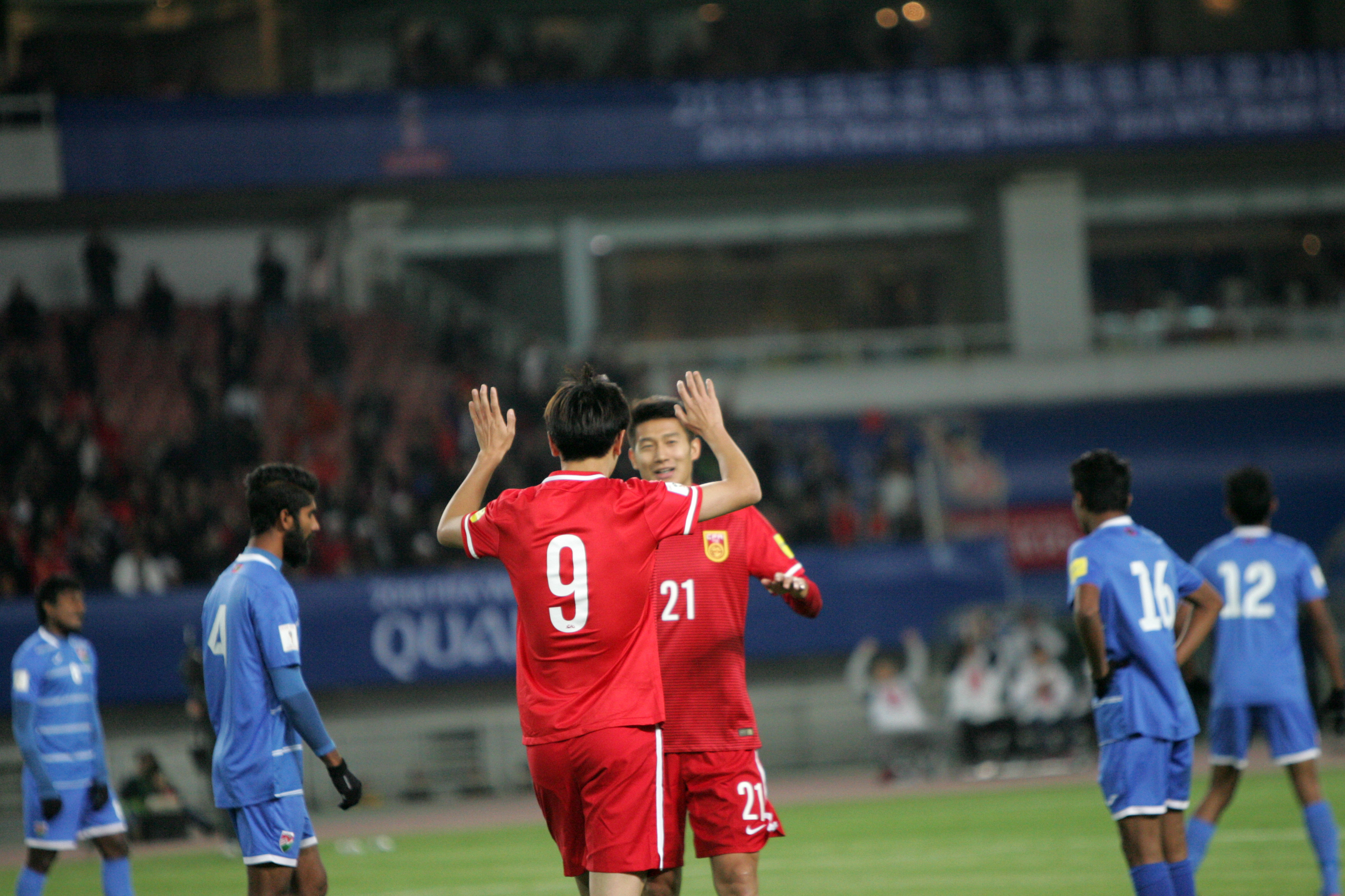 武磊评价中肯,中国男足胜马尔代夫武磊单刀