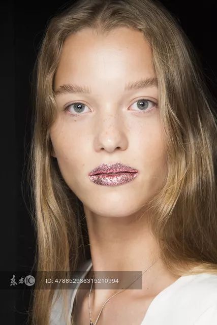 EIGSHOW丨鞠婧祎、李艺彤的仙女春夏妆容能让你美出新高度！