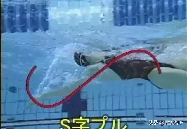 仰泳老是呛水是怎么回事啊,仰泳时鼻子呼气也呛水