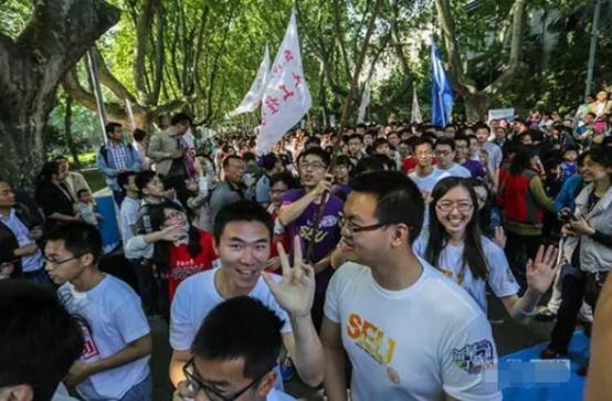 这所“魔法学校”火了!百年底蕴加持,走出200余位院士、多部影视剧来取景