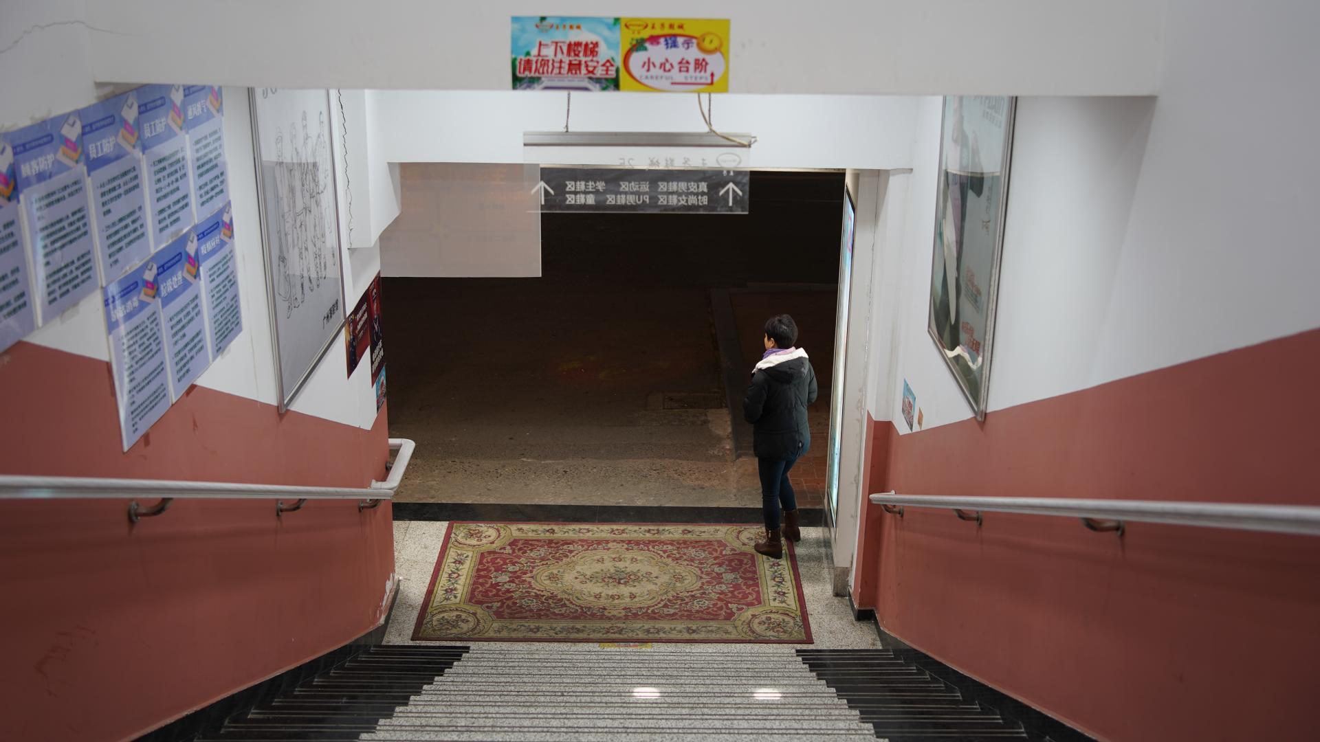 永诺yn35mmf2标准定焦镜头测评,永诺35mmf2和适马35f2对比