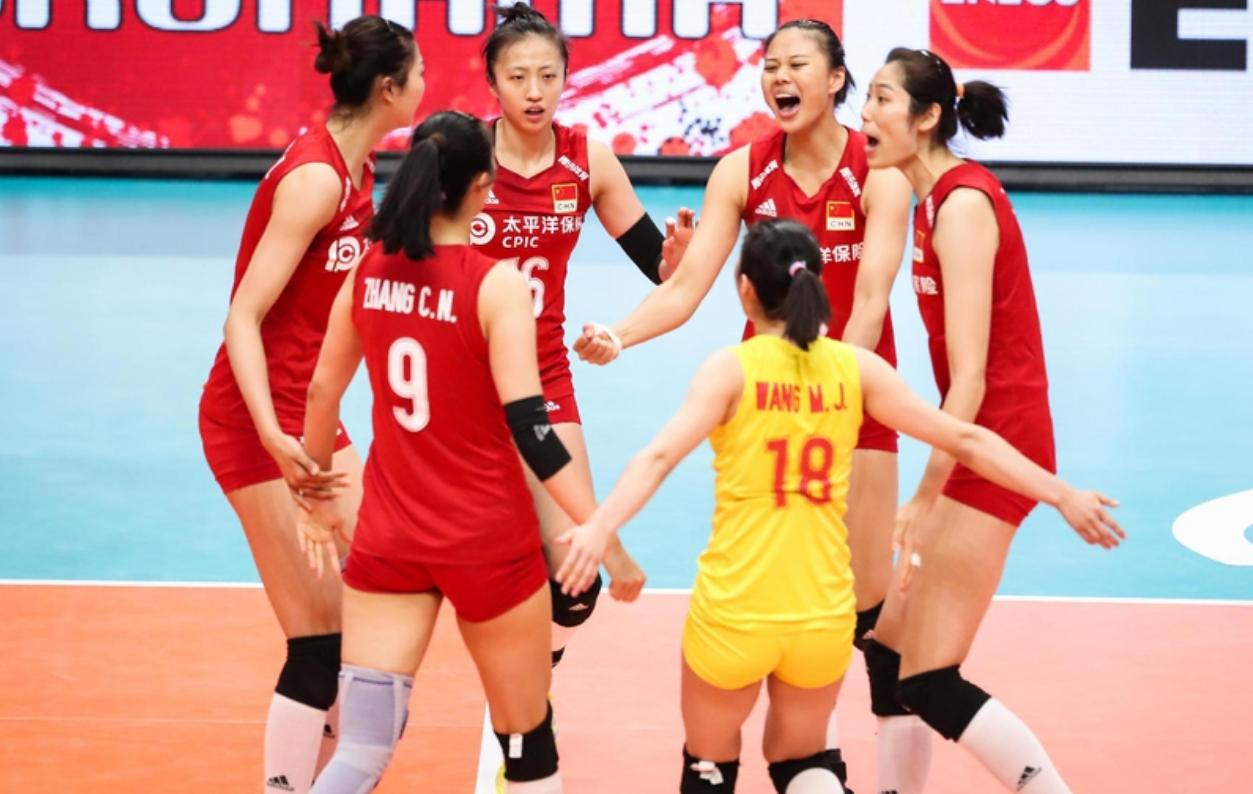 女排3：0取胜！朱婷1温馨举动，彰显出国际范儿，获得掌声一片