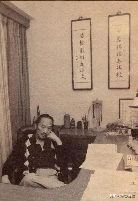 他放浪形骸，打架嗜酒睡女人，暴毙后，却留下70部价值亿万的作品