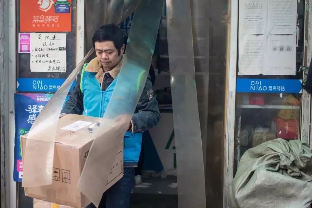 25年教龄副教授辞职当快递小老板收入和高校一样多经手43万件快递感觉充实不委屈