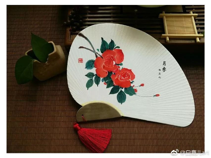 玉手青丝美女图片,一袭白衣清冷出尘的古风美人