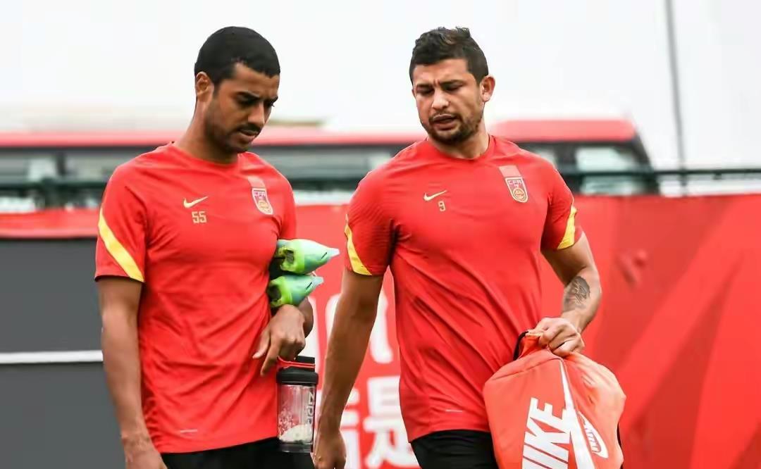 同样是归化球员，国足球员与谷爱凌区别有多大？球迷都是大猪蹄子