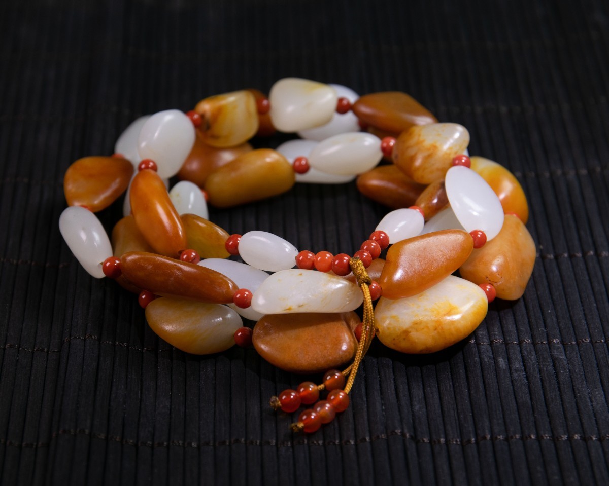 新疆和田玉籽料黄玉图片,和田玉黄玉和黄沁的区别