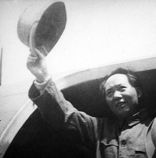 1945年重庆谈判,毛*东泽**停烟8小时,老蒋听闻:此人不可小视