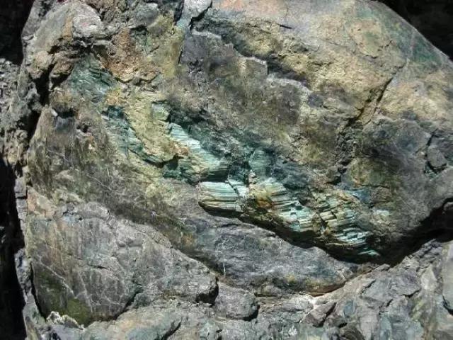 常见岩浆岩鉴别特征图片,常见岩浆岩的认识和鉴定实验报告