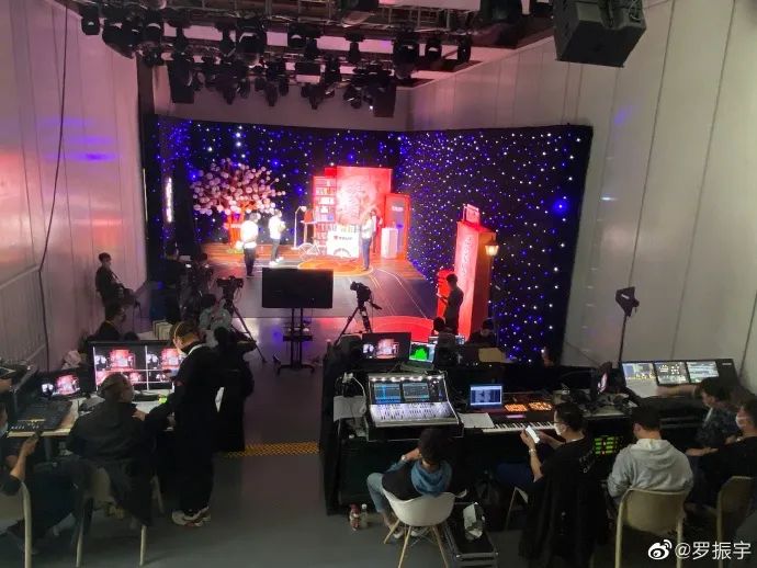 抖音直播间罗振宇,罗振宇抖音元旦晚会直播