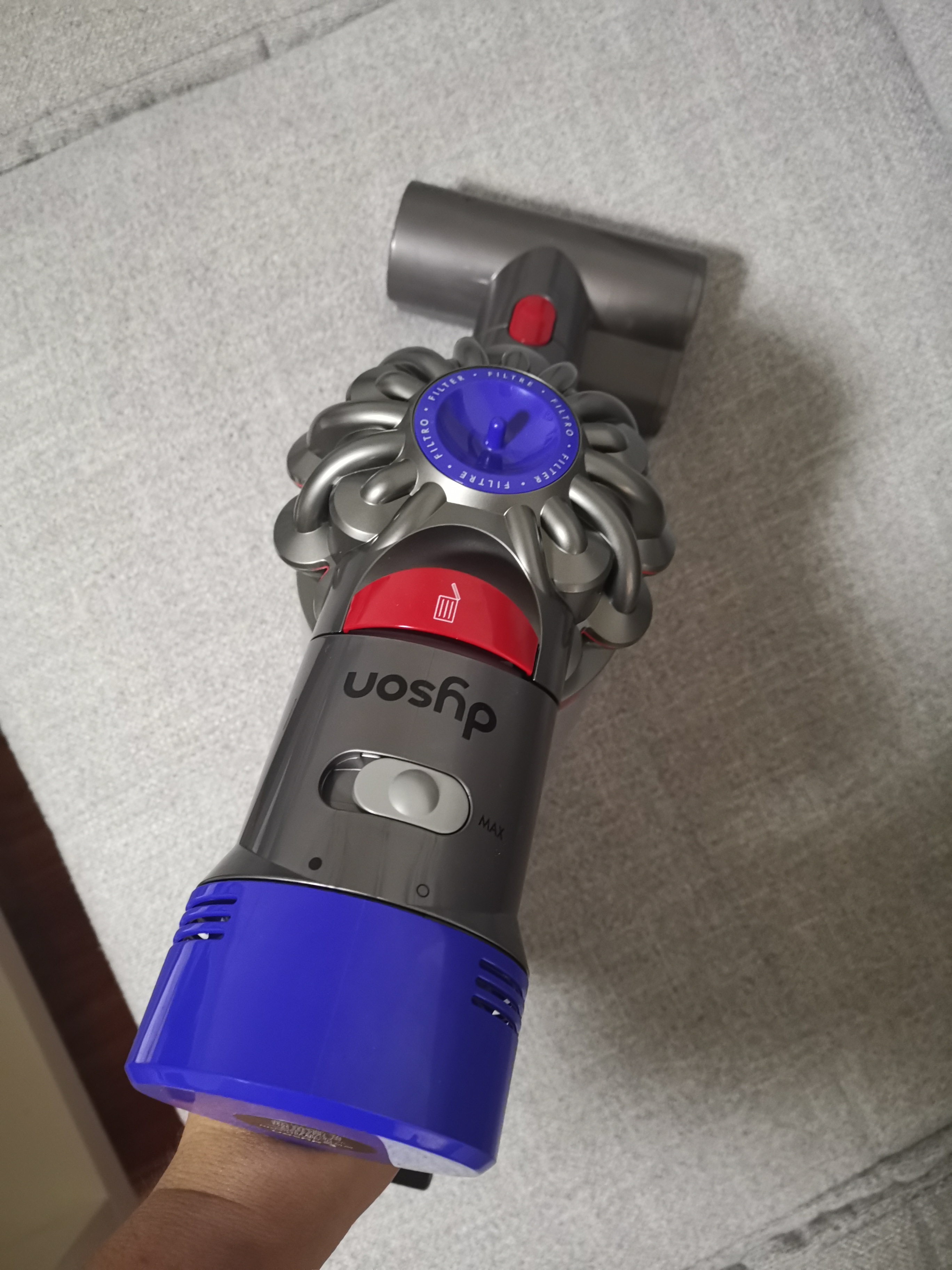 戴森dyson除螨仪手持吸尘器v7,dyson戴森v7吸尘器如何