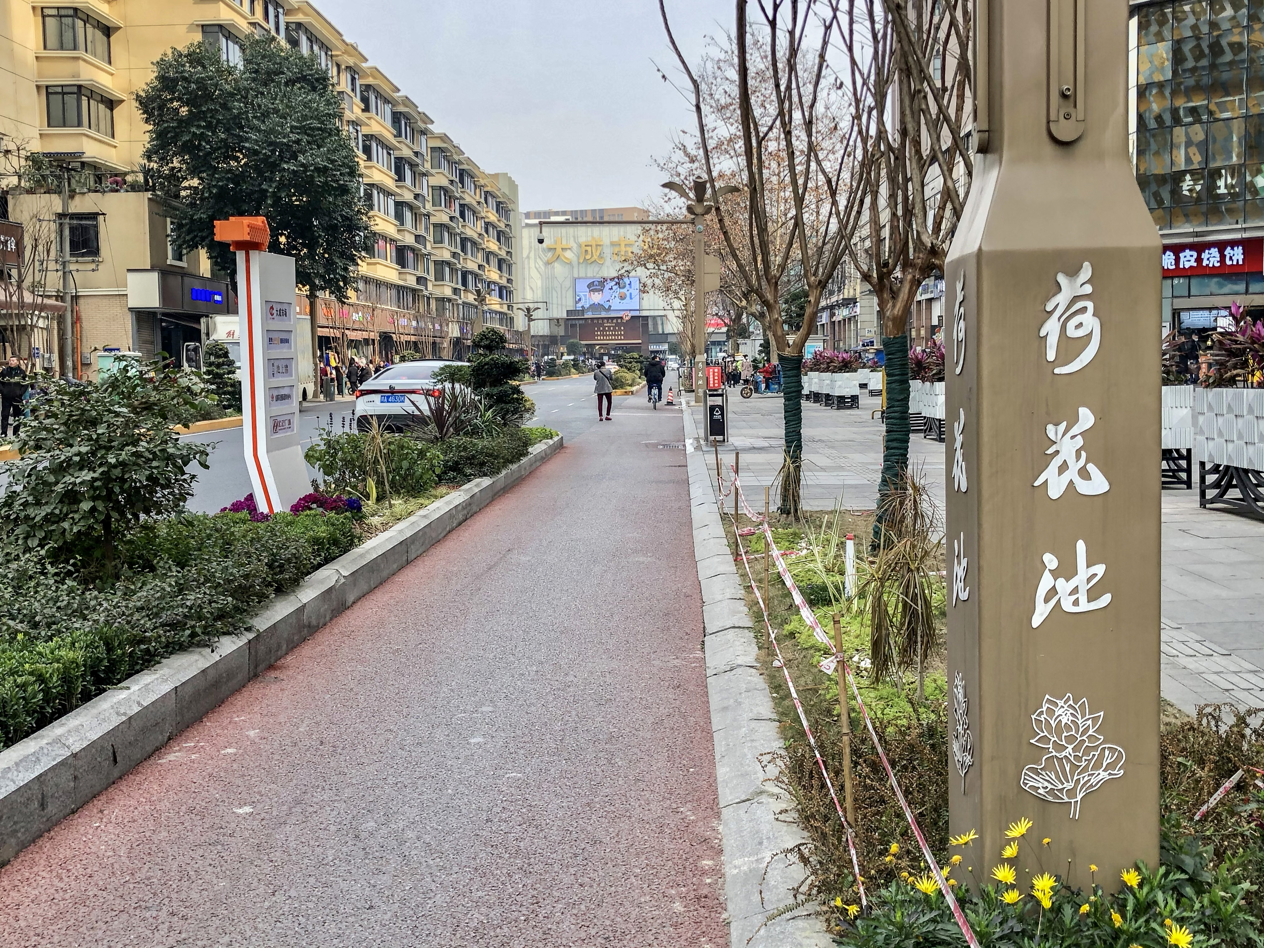 曾是成都“最牛”的服装城，凌晨三点就开始营业，单日能卖十几亿