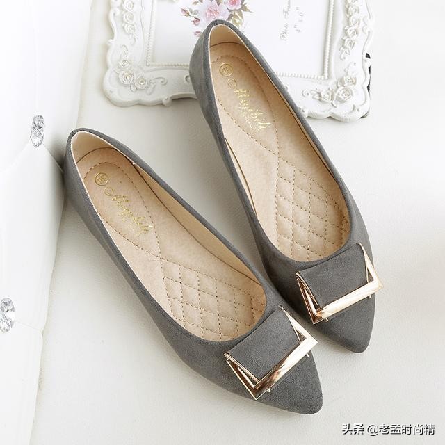 百搭气质平底单鞋防滑,适合冬天穿的平底小白鞋女
