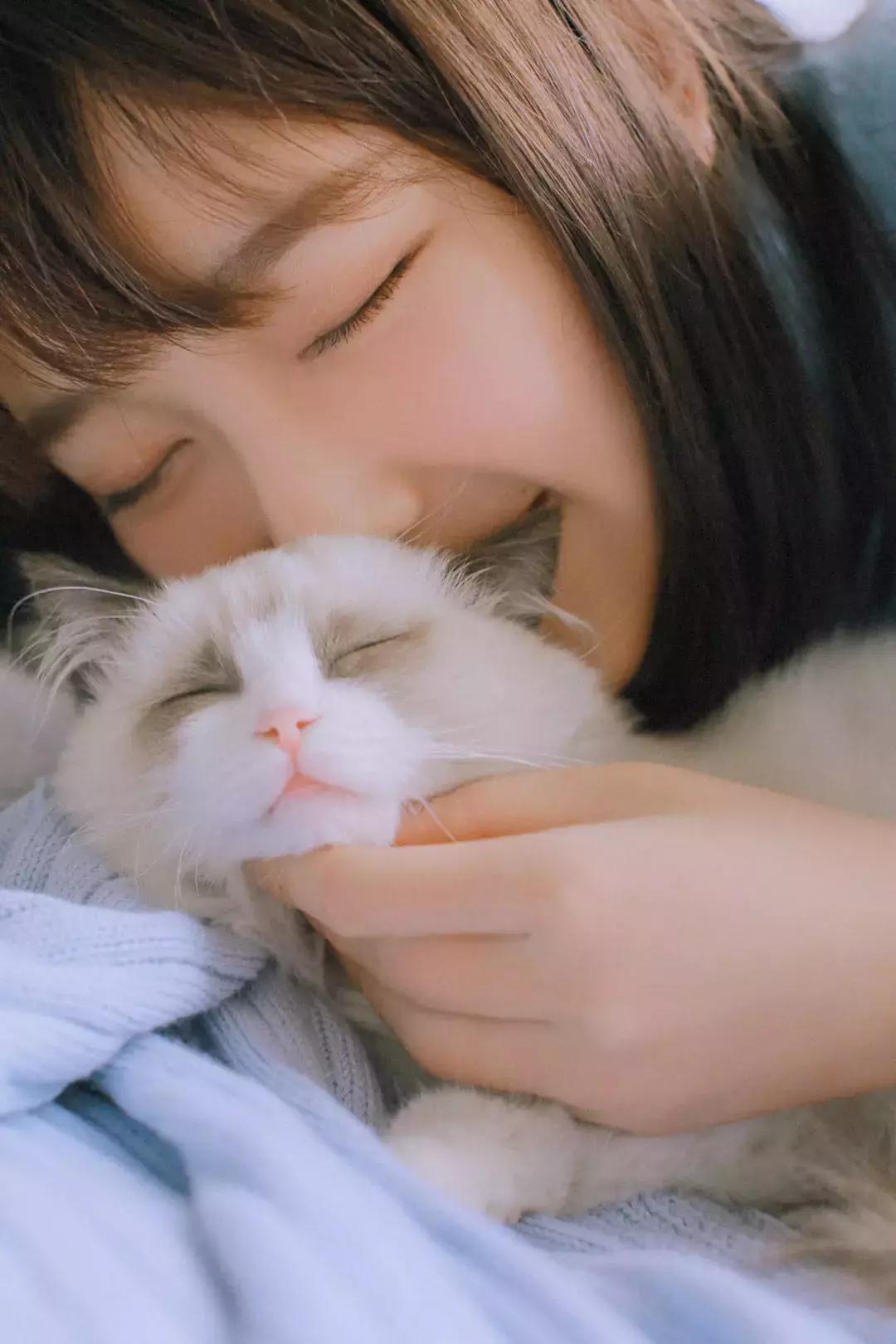 如何居家拍出自然写真照 (在家自己怎么拍出好看的照片写真)