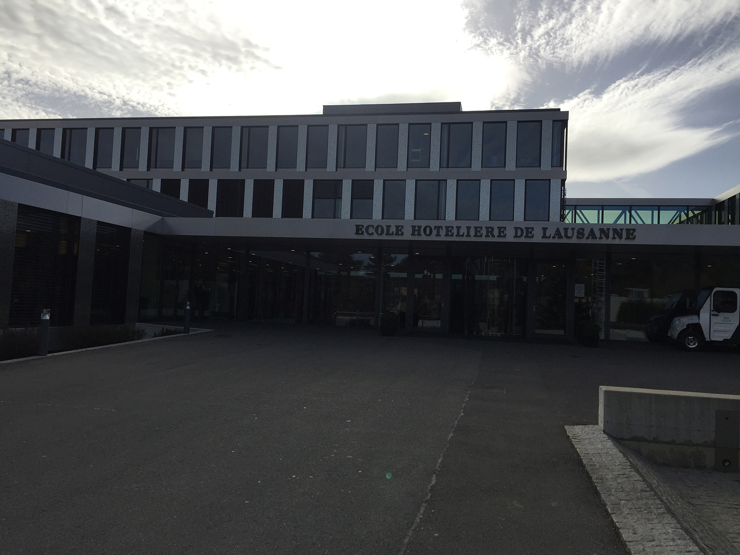 酒店管理大学瑞士,瑞士酒店管理学院怎么发展