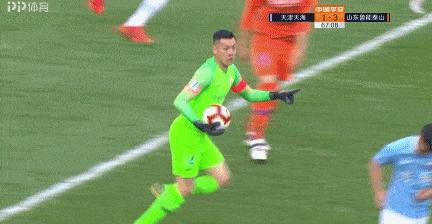 鲁能张弛励志片段,张弛呼喊鲁能的队员