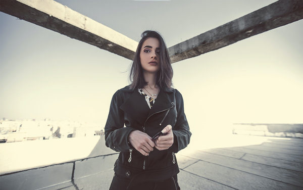 怎么和陌生女孩子聊天让她心动,和女生说话害怕聊崩