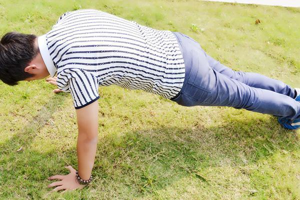 一个标准俯卧撑能消耗多少卡路里,半小时俯卧撑消耗多少卡路里