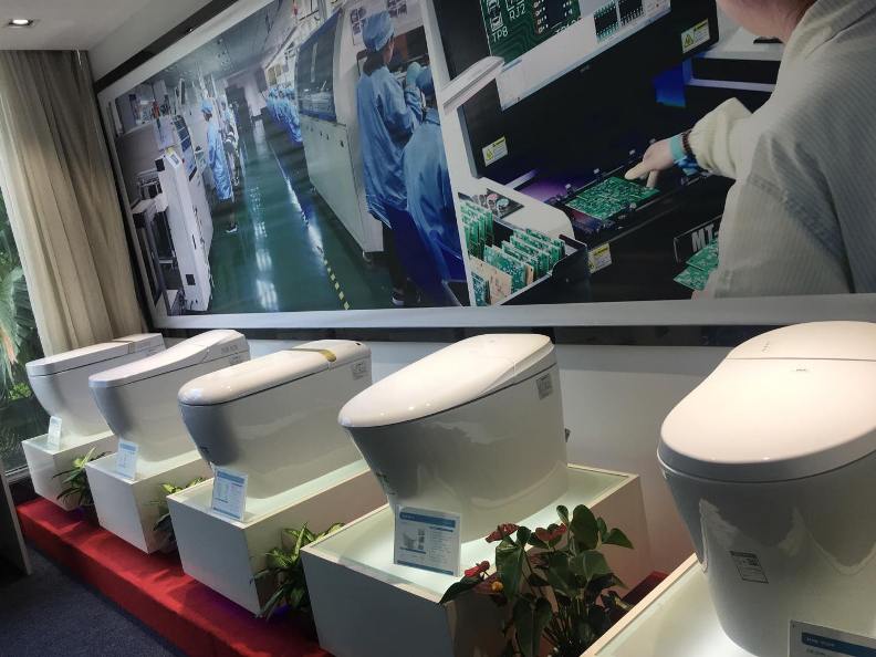 衡量智能马桶产品好坏的三大主要指标值：电控技术、加热系统、陶瓷和注塑原材料，国内品牌技术实力超出想象