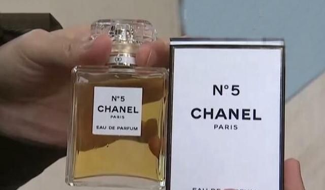 花700多在苏宁易购买的香水，女子闻一下就要退：是花露水的味道