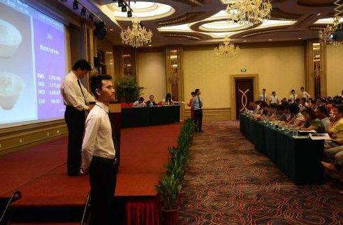 欠债800亿也不忘泡妞,豪掷1亿博美人一笑,父亲去世葬礼都不参加