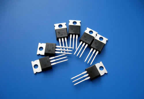 场效应晶体管属于什么控制器件,金属氧化物半导体场效应晶体管