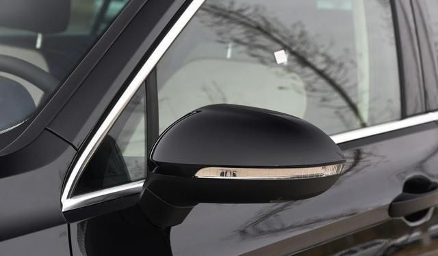 大众迈腾2020款2.0t油耗多少,大众迈腾2023款330豪华版油耗