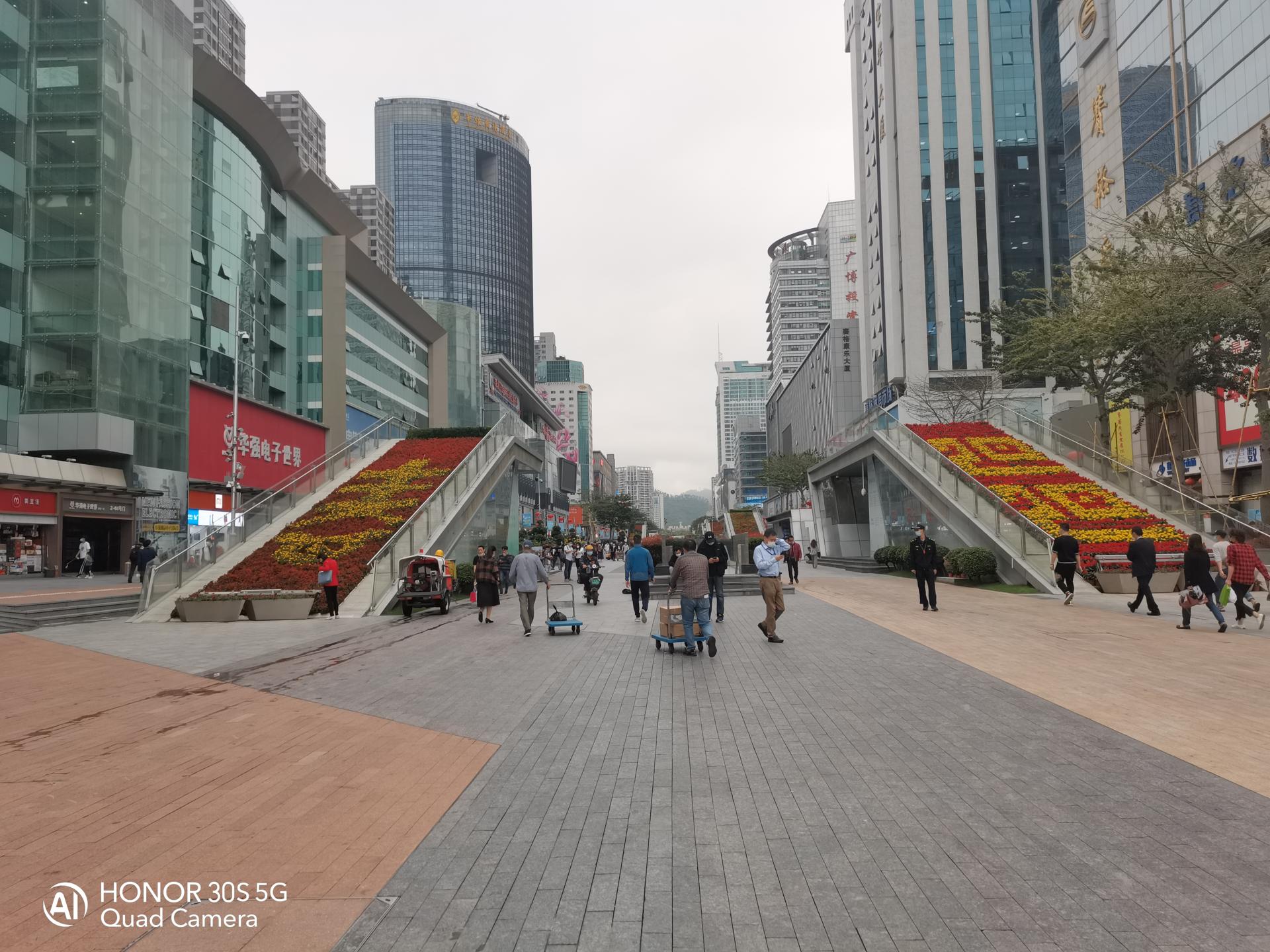 荣耀30S评测：首发新神U麒麟820，更有6400万像素相机