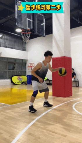 詹姆斯大回环教学,如何练詹姆斯大招