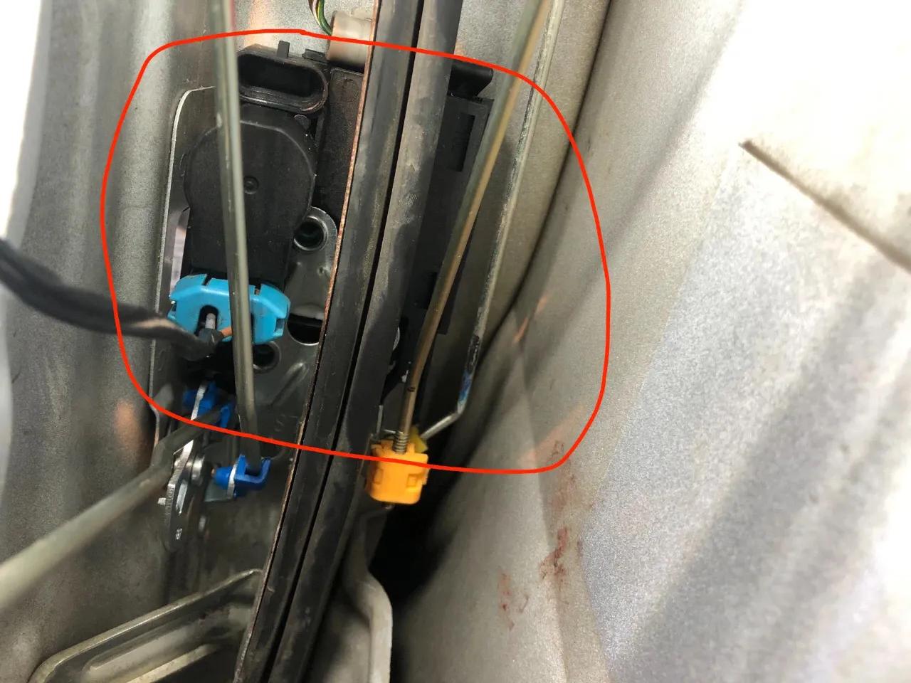 行车中车门打开的危险,行驶中门打开危险