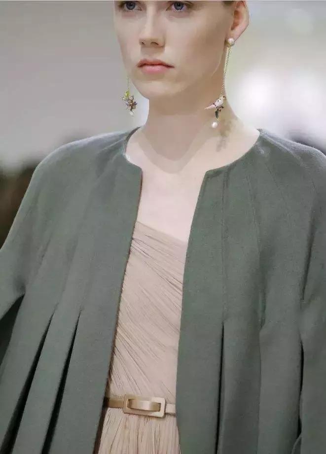 正确涂口红的视频,口红正确涂法不沾杯