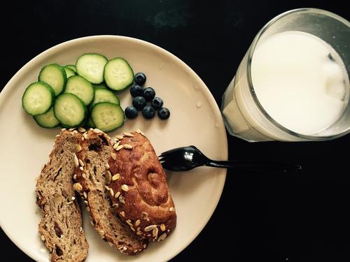 谈脂色变,减脂选全脂还是脱脂牛奶