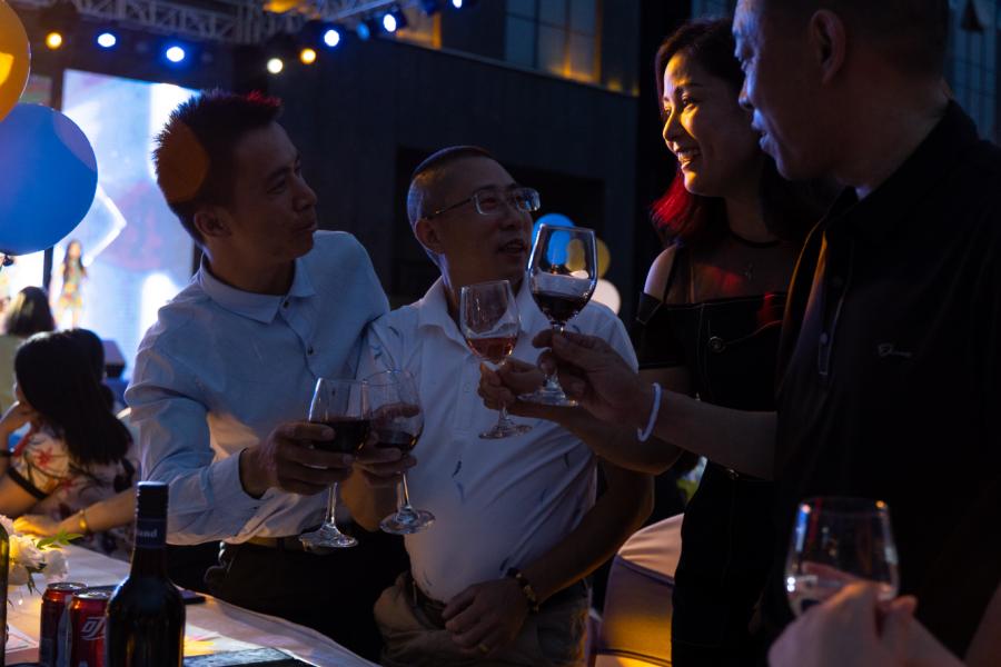 威远雄飞集团,雄飞集团25周年庆