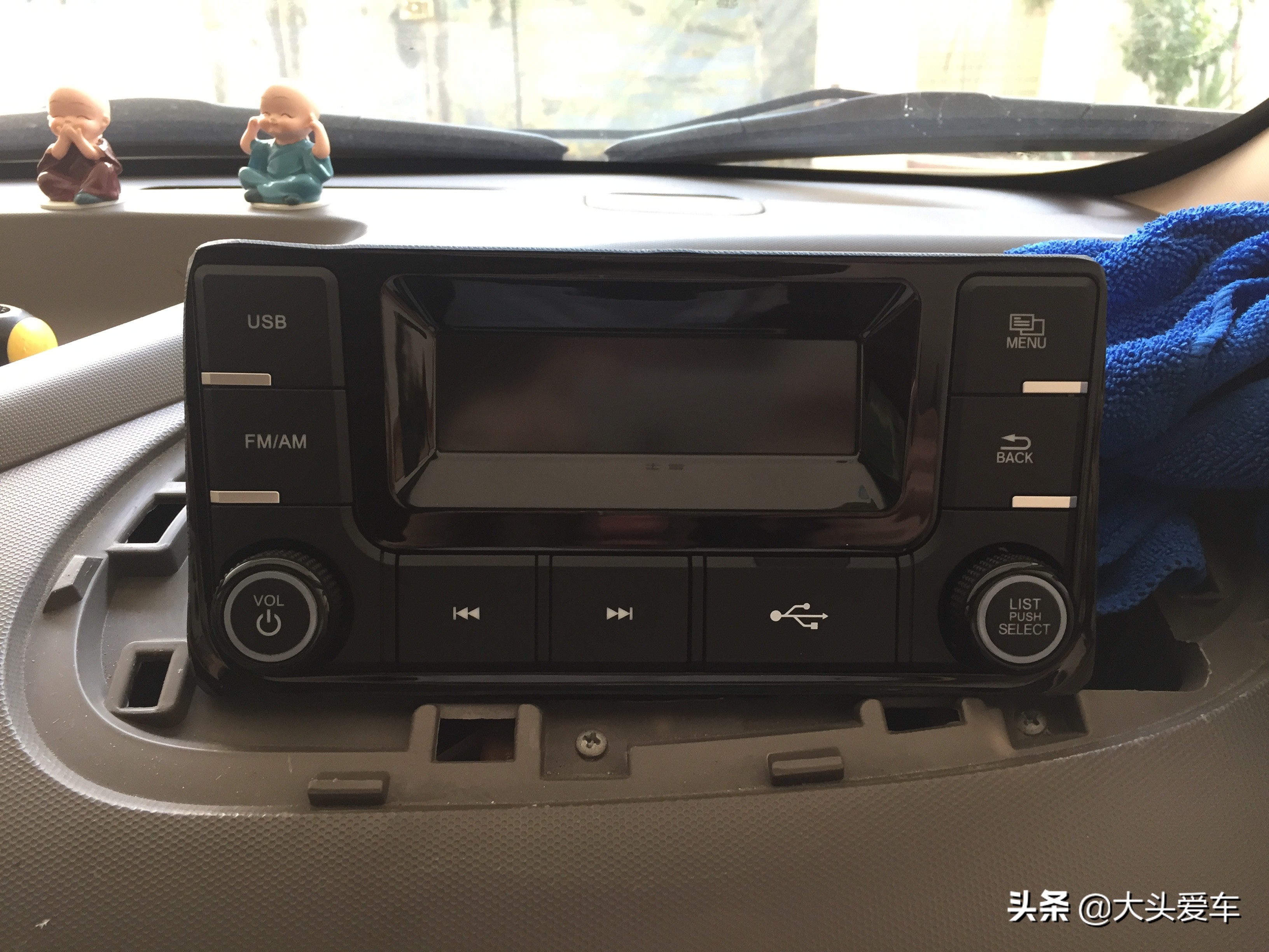 12年奔奔mini换收音机,12年二手奔奔mini