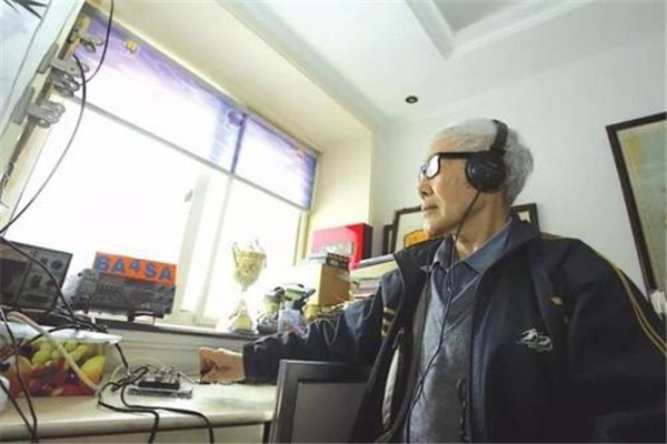 对讲机和电台不是想玩就玩的，业余无线电却真的是不业余