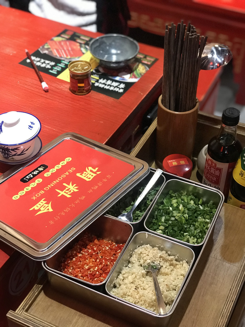 谢霆锋成都打卡百年老店,谢霆锋打卡上海网红店