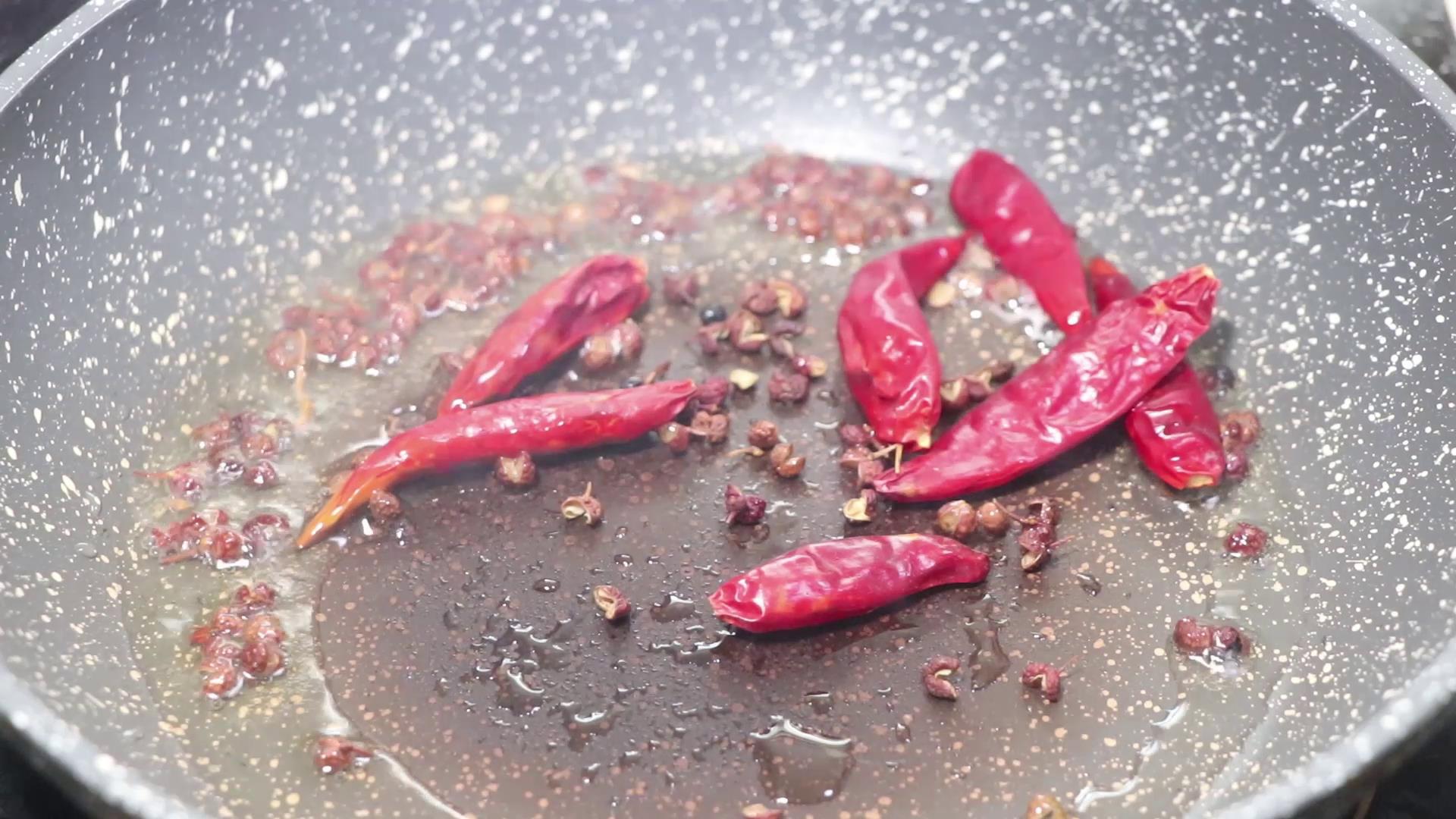 火爆大头菜怎么做又脆又爽口，教你一招，学会了一样好吃